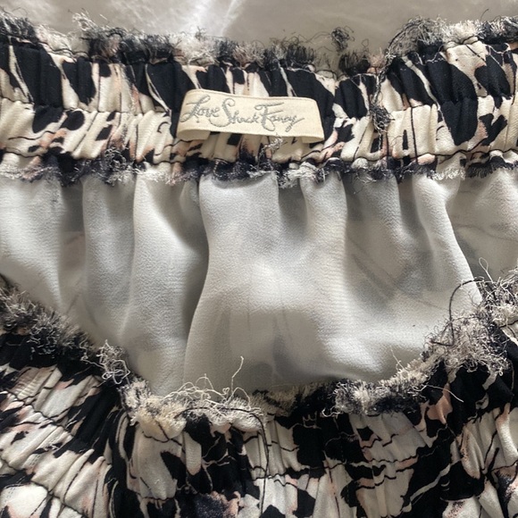 Love shack fancy skirt size medium perfect condition - Picture 2 of 4